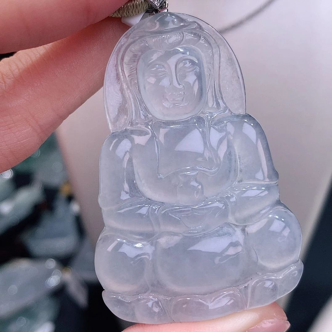 颈饰18K金镶嵌翡翠高冰正装观音