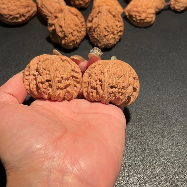 吊坠文玩核桃闷白