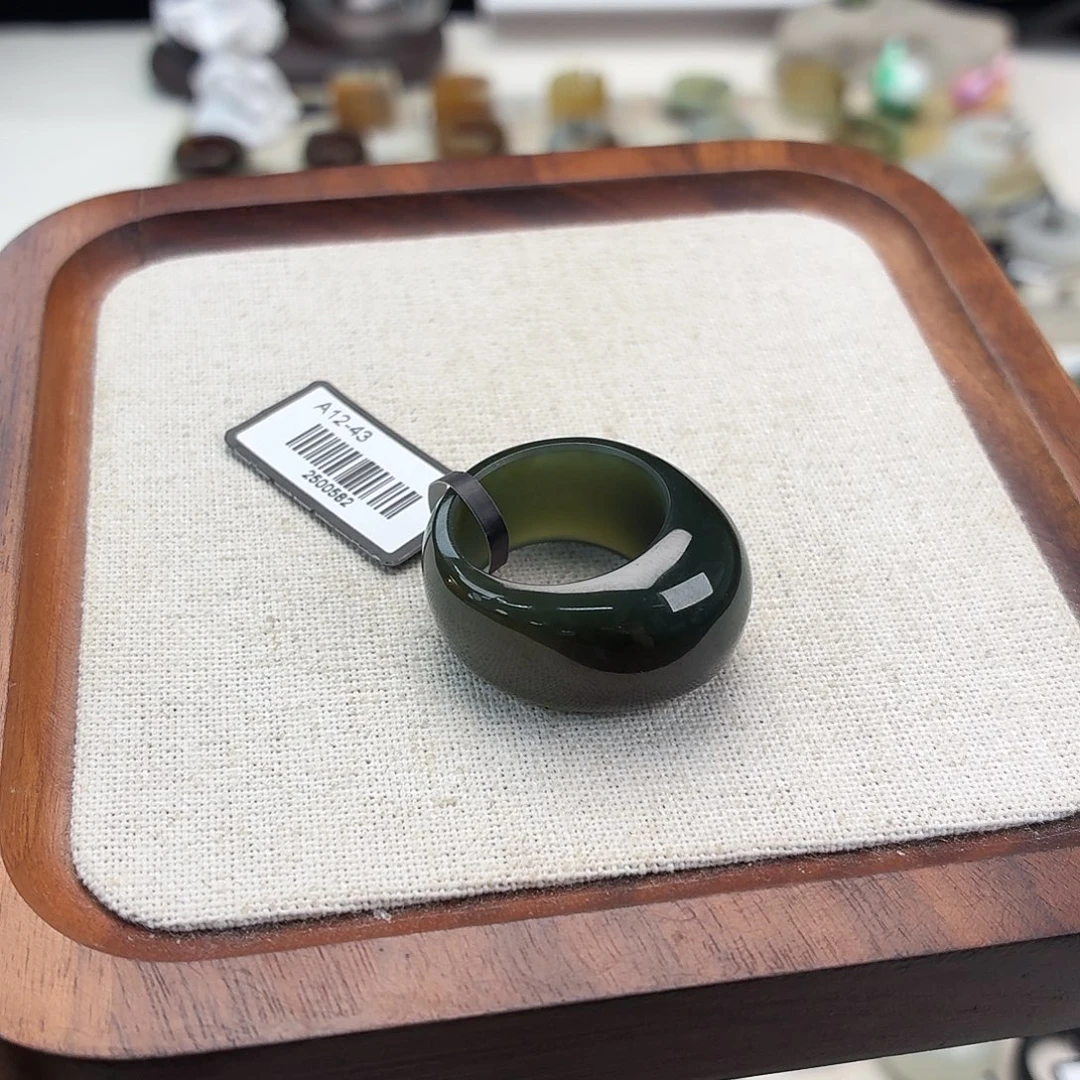 未镶嵌戒圈和田玉F38菠菜绿馒头17.6不退换