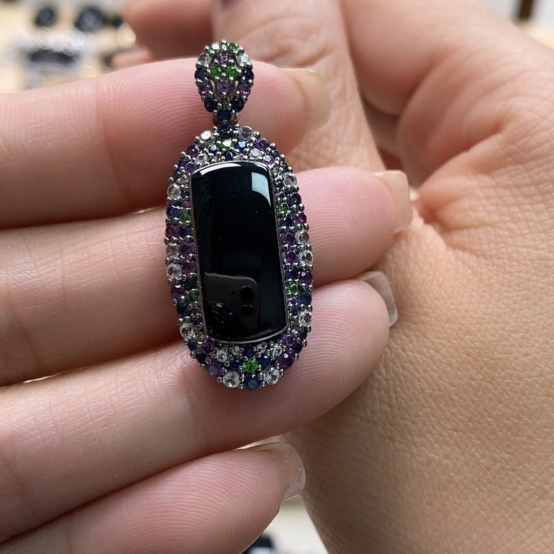 翡翠颈饰18K金镶嵌墨翠