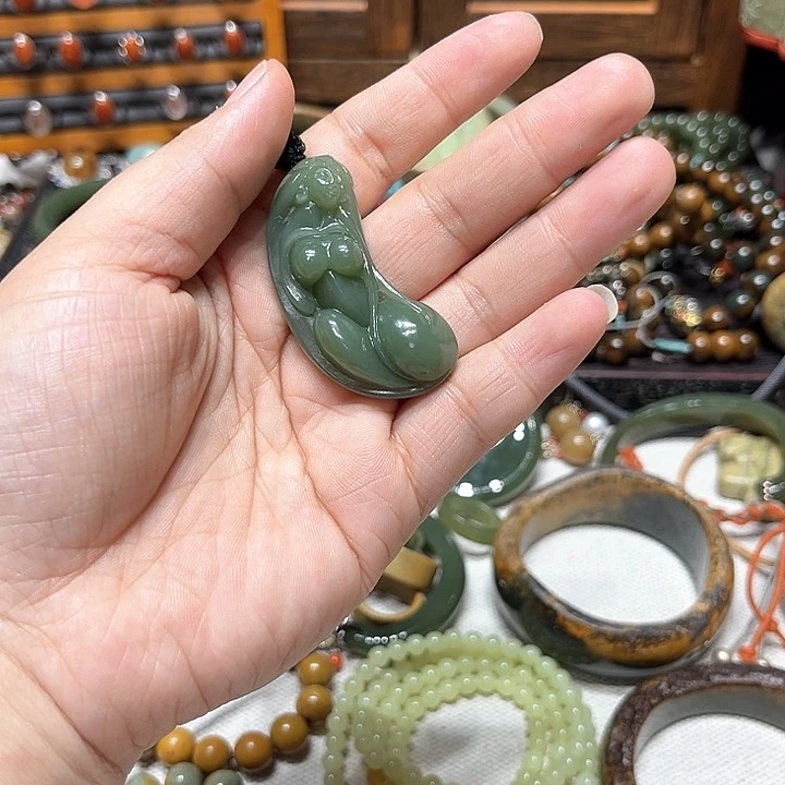透闪石质玉吊坠未镶嵌?****?