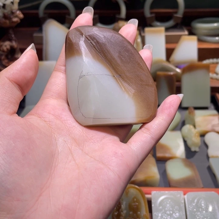 颈饰未镶嵌和田玉是**啊