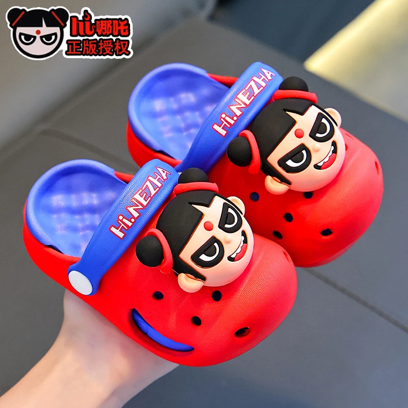 正版哪吒夏季儿童洞洞鞋男女童踩屎感防滑透气包头小孩沙滩凉拖鞋