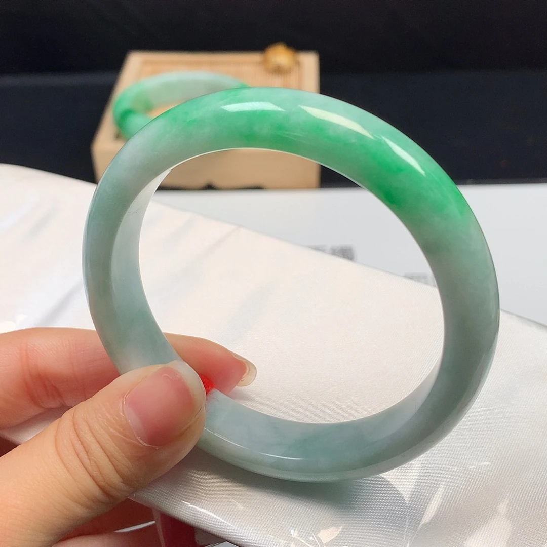 翡翠未镶嵌手镯631