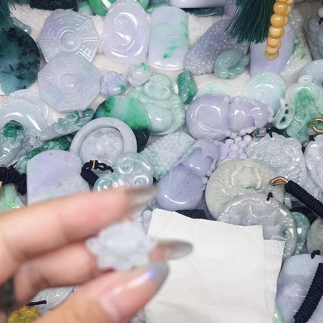 翡翠未镶嵌颈饰11