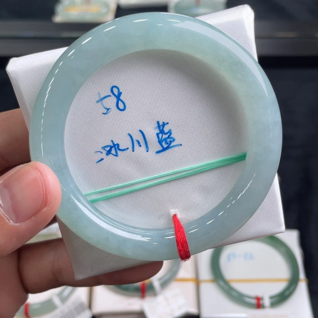 翡翠手镯未镶嵌翡翠手镯