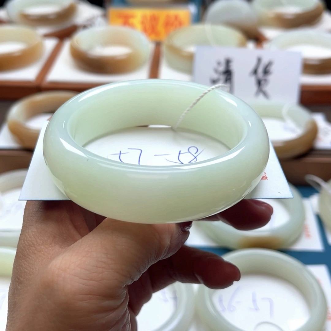 未镶嵌手镯和田玉
