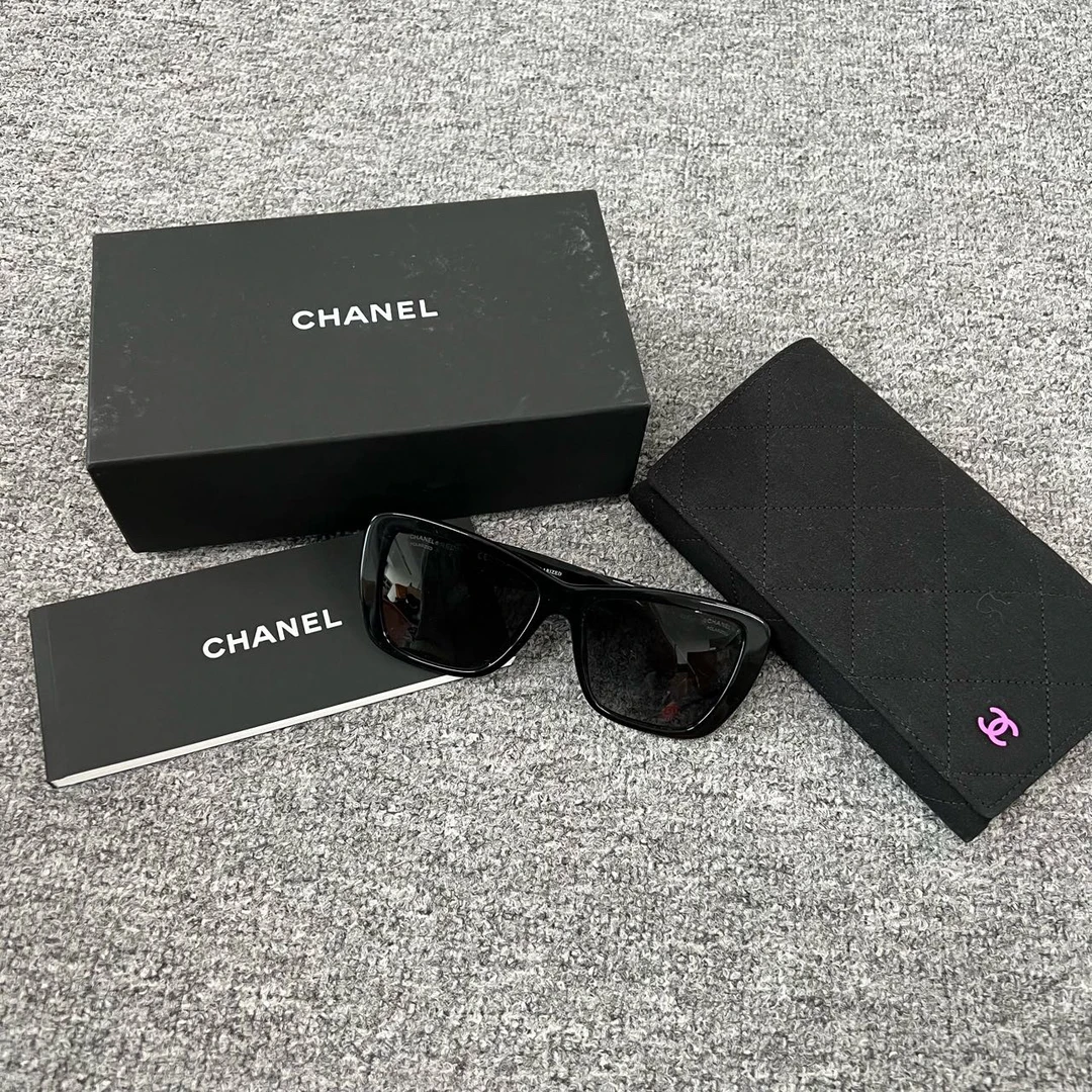 99新 Chanel/香奈儿 23A 彩色Logo 墨镜 太阳镜 S码 配件齐全