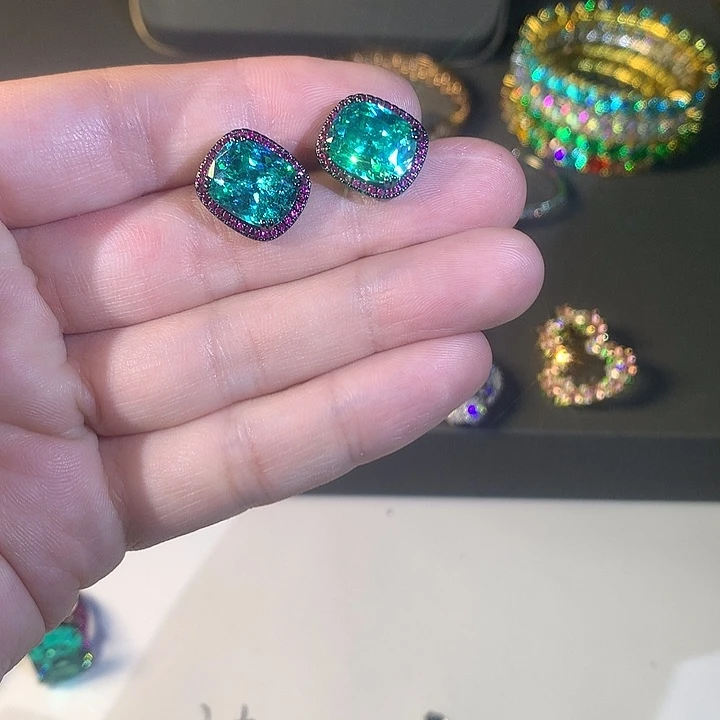 舒****非金属耳钉。