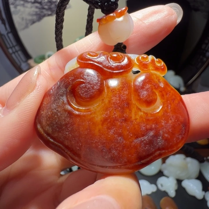 卜****和田玉未镶嵌颈饰