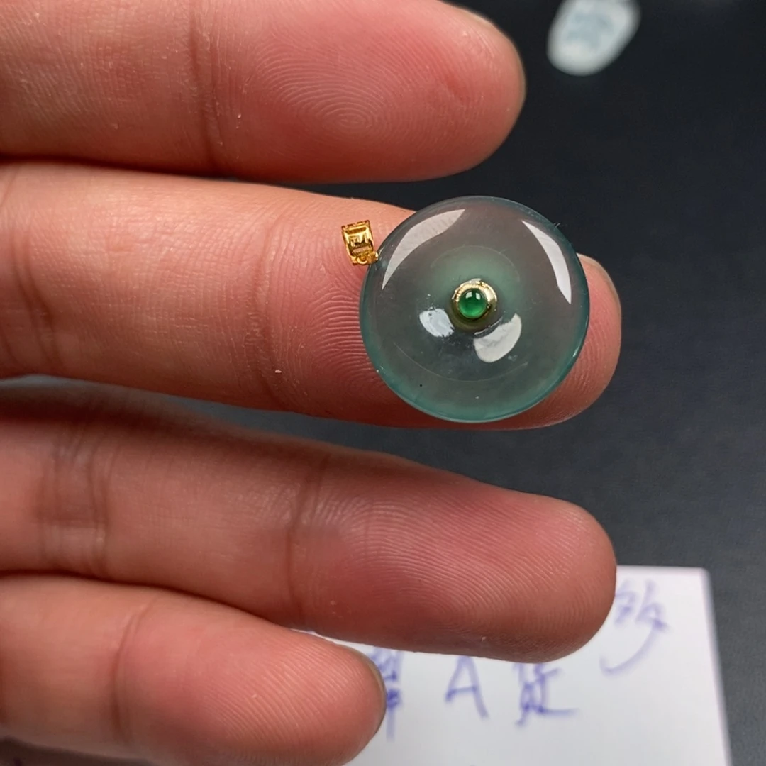 颈饰18K金镶嵌翡翠