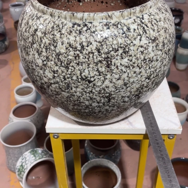 花盆紫砂口径24高度27一只底部瑕疵