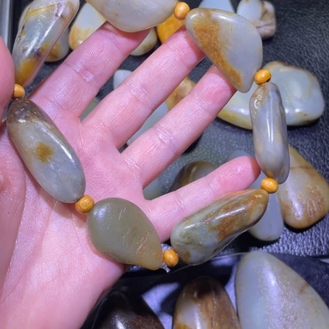 林***金和田玉未镶嵌颈饰