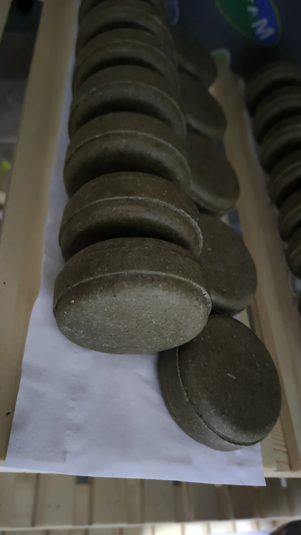 茶麸松针氨基酸洗发饼 茶麸 松针 首乌 油头