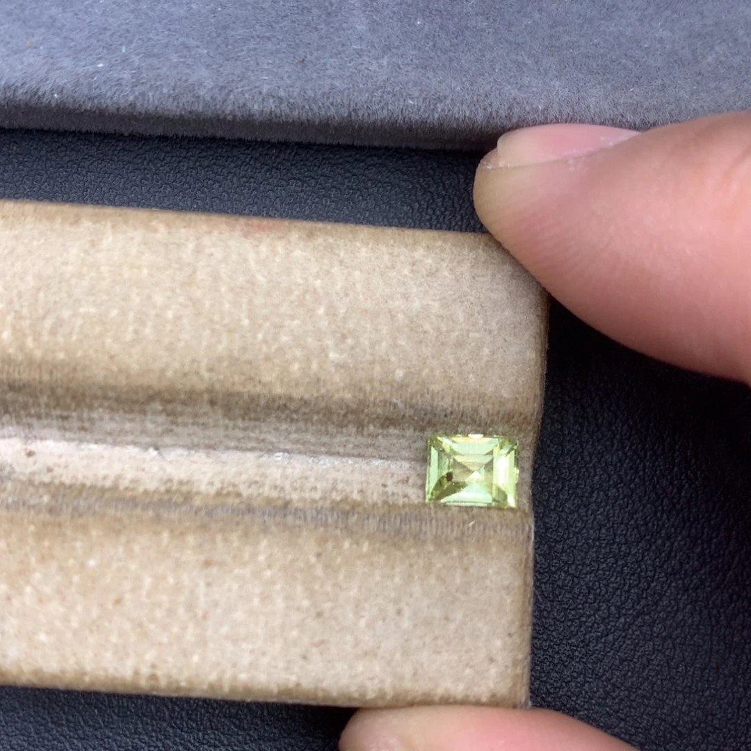 裸石金绿宝石0.97ct全净