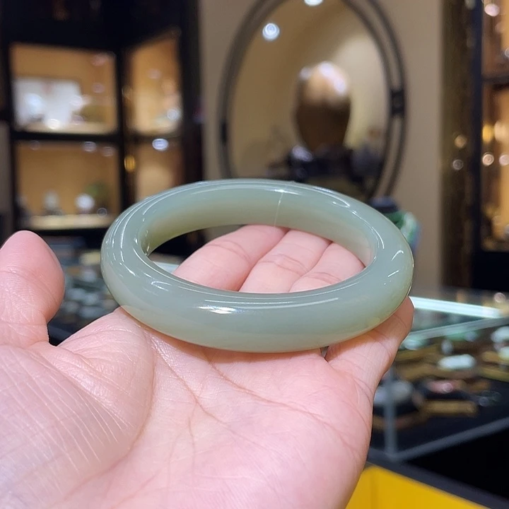 未镶嵌手镯和田玉56.6#70.66g