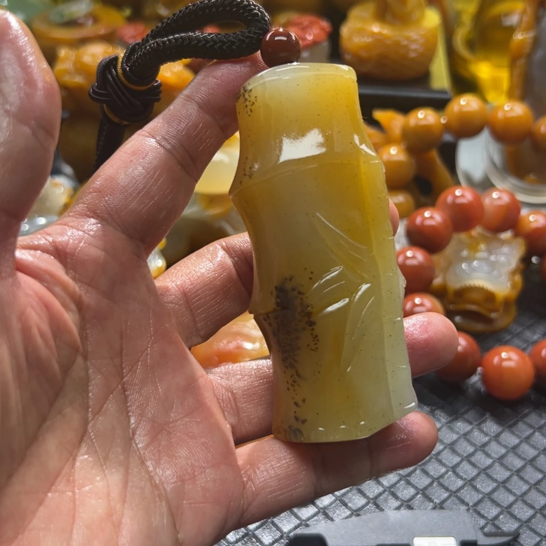 石英质玉未镶嵌颈饰
