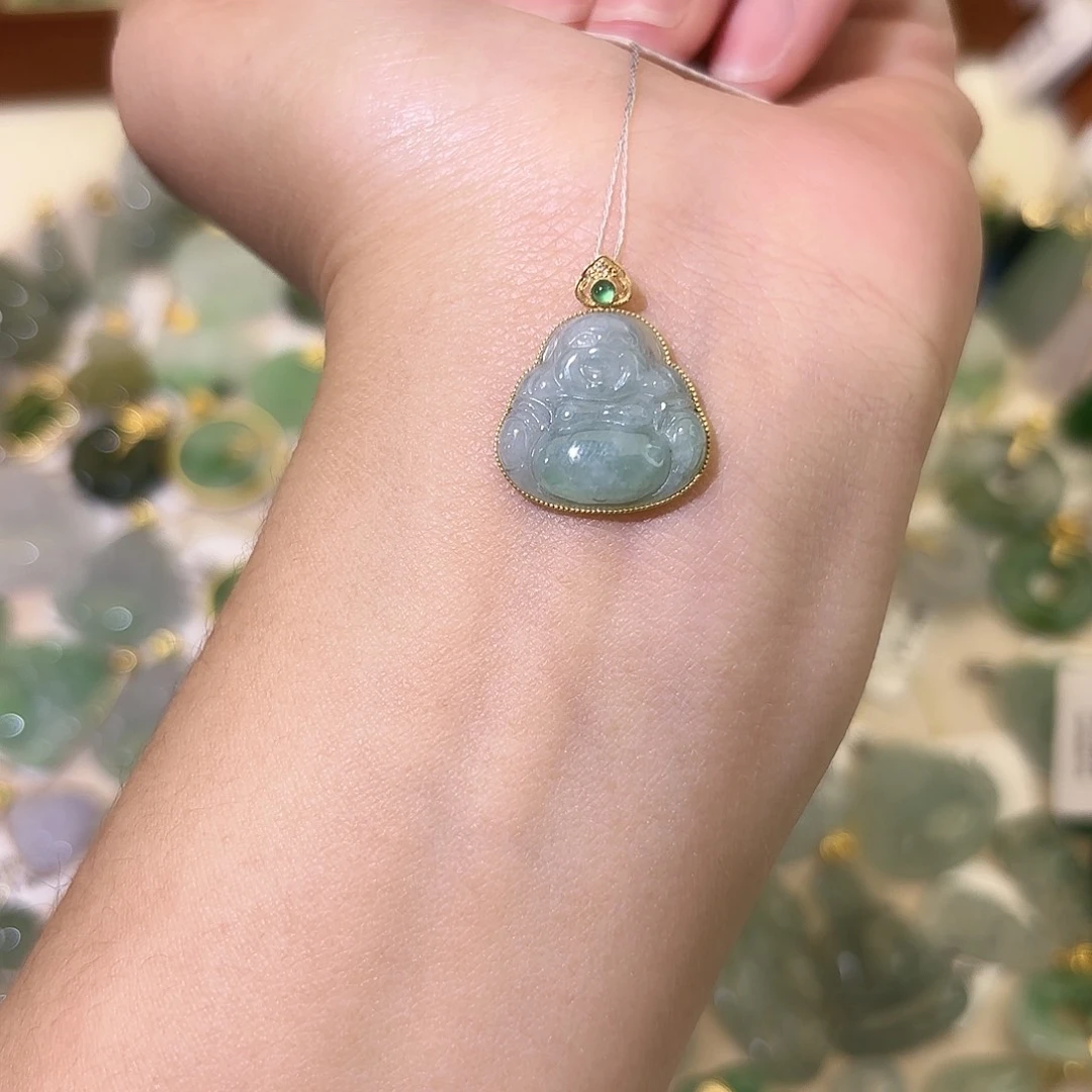 翡翠18K金镶嵌颈饰佛公