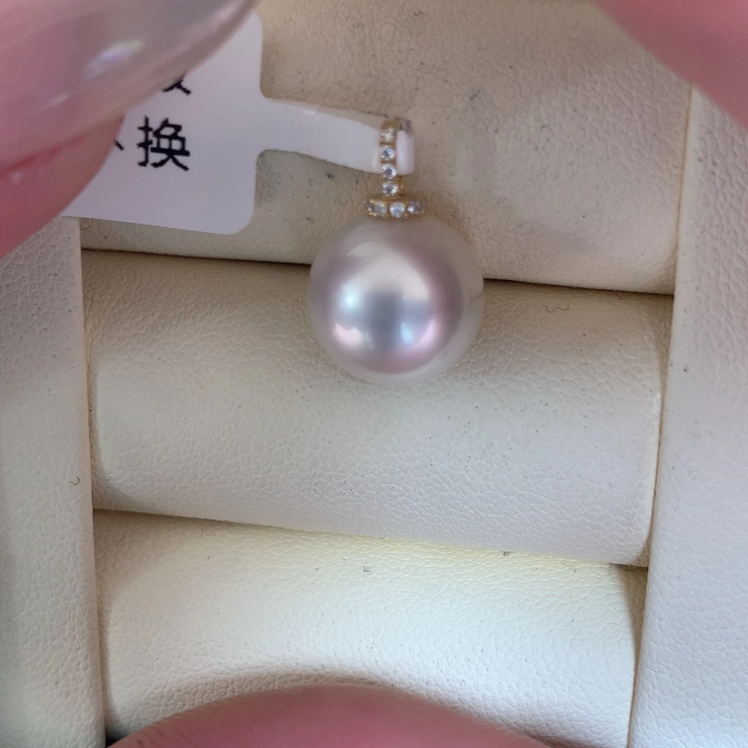颈饰18K金镶嵌海水珍珠