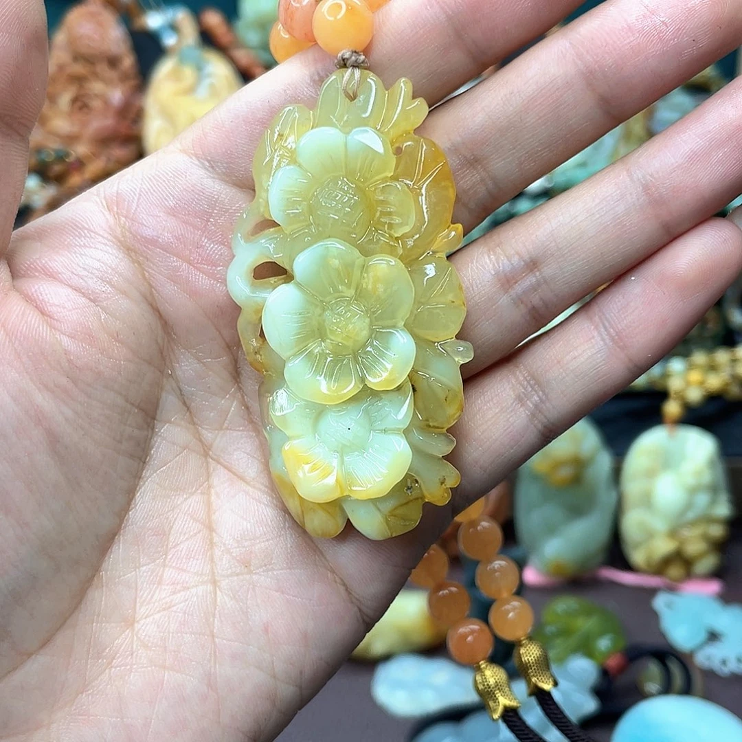 蛇纹石玉颈饰未镶嵌