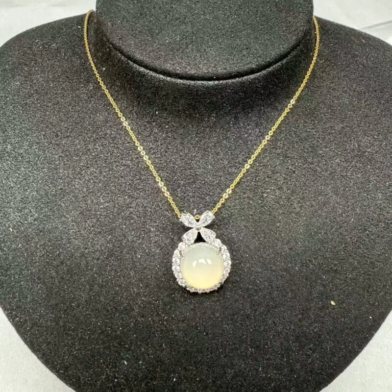 YZ26-天然  高端  大气   -时尚  玉髓白 吊坠-配链子（多样性发其