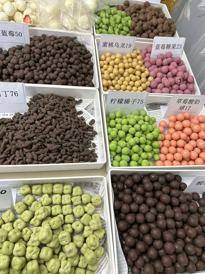 纯可可脂巧克力坚果夹心水果夹心巧克力豆