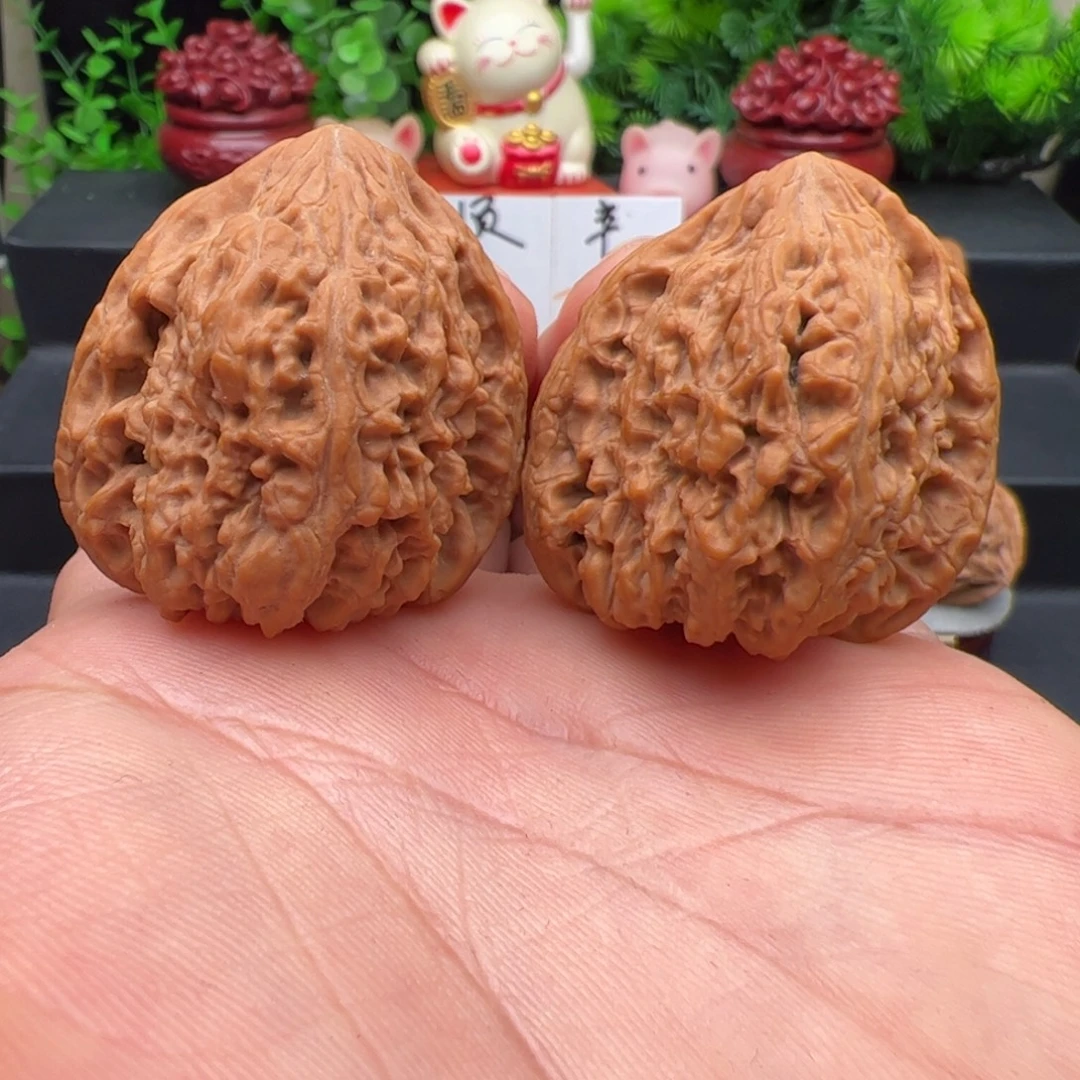 把件文玩核桃大凹底玉化皮蚂蚁纹南疆石，尺寸37