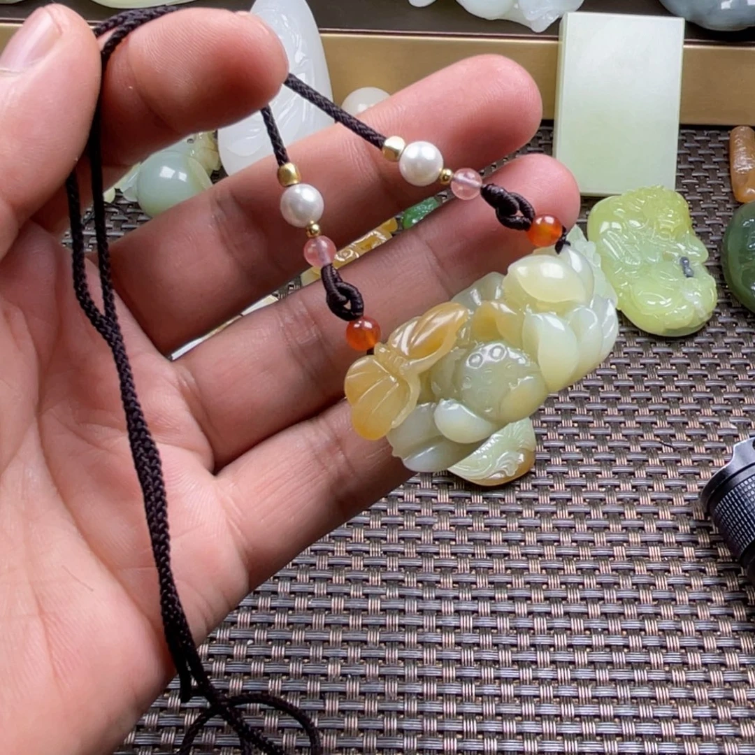 颈饰未镶嵌和田玉