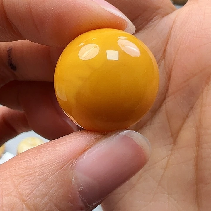 蜜蜡未镶嵌珠宝奇石