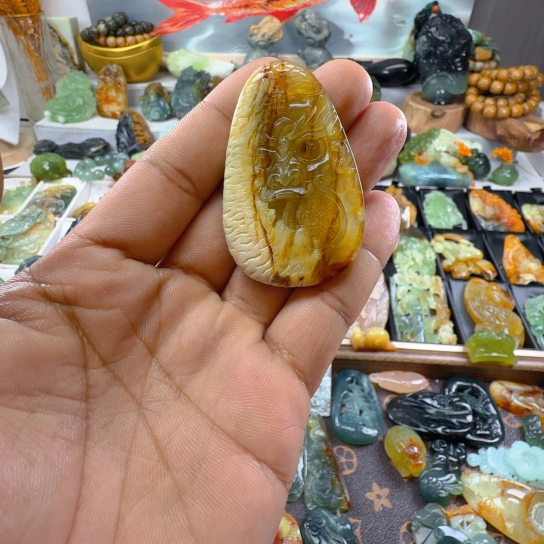 蛇纹石玉未镶嵌颈饰