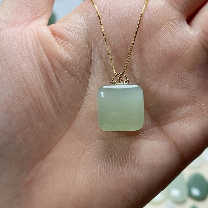 【闪购商品】颈饰18K金镶嵌和田玉