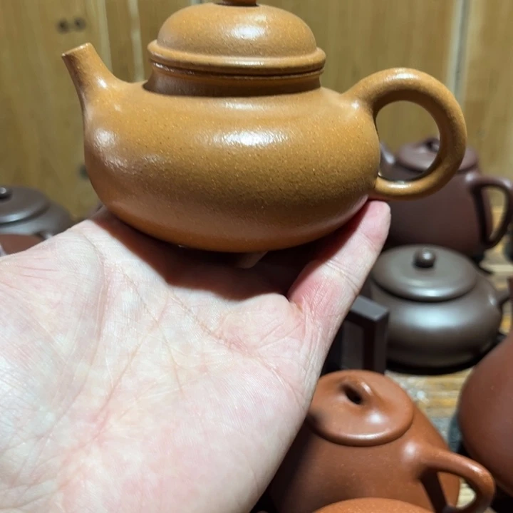 紫砂茶壶………………………………………………………………