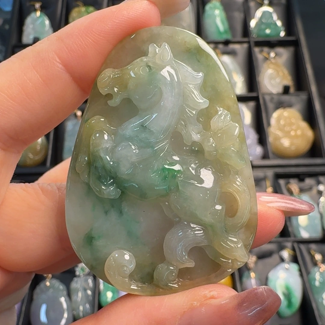 翡翠未镶嵌颈饰马上赢