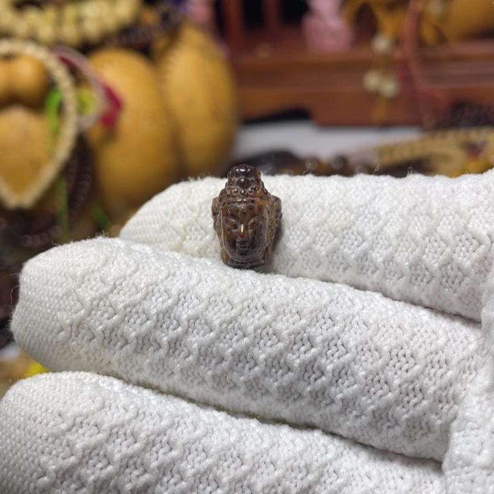 手串星月菩提雕刻观音