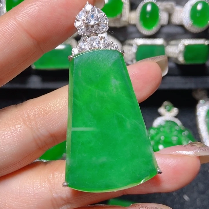 翡翠银S925镶嵌颈饰翡翠