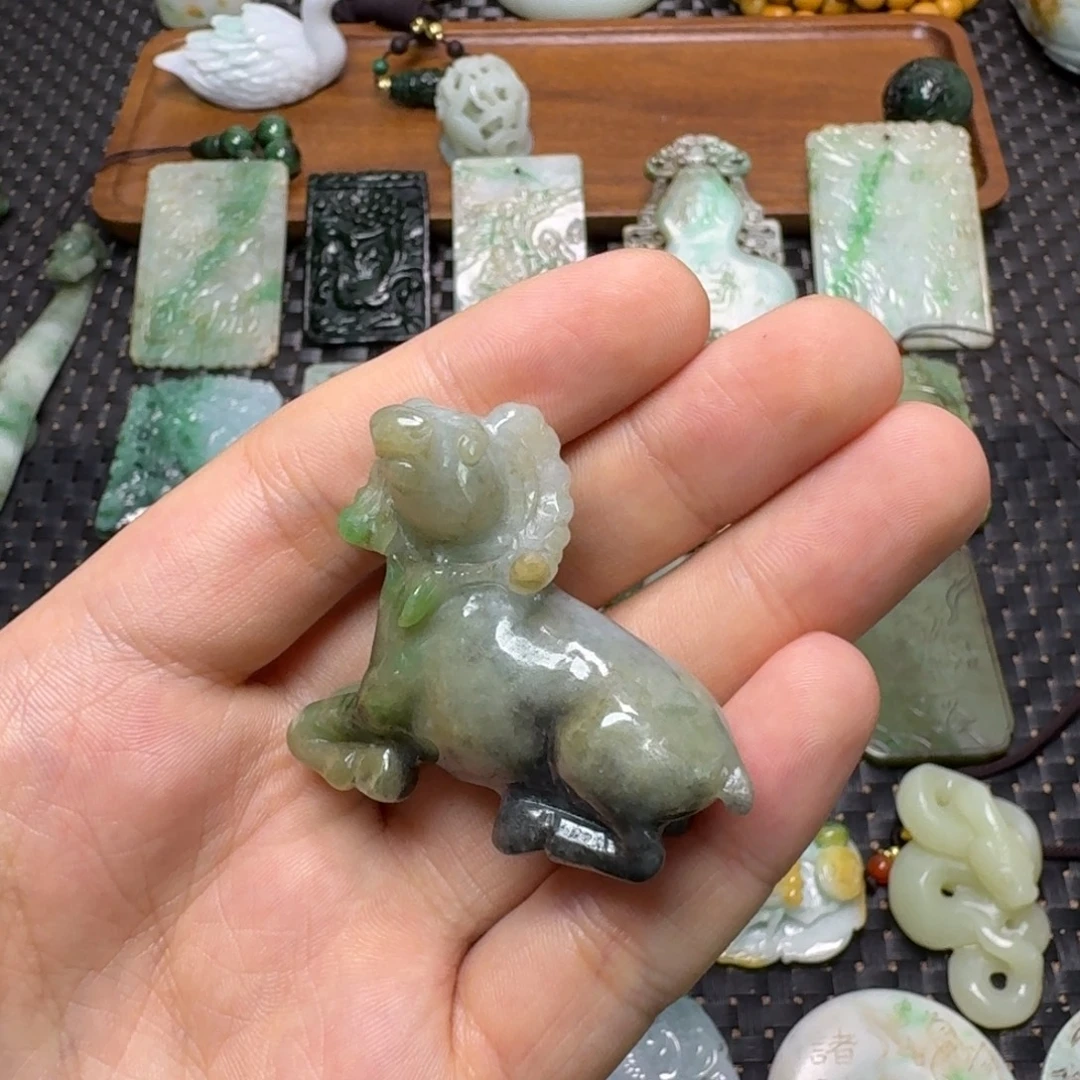 观***赏颈饰未镶嵌翡翠翡翠颈饰未镶嵌