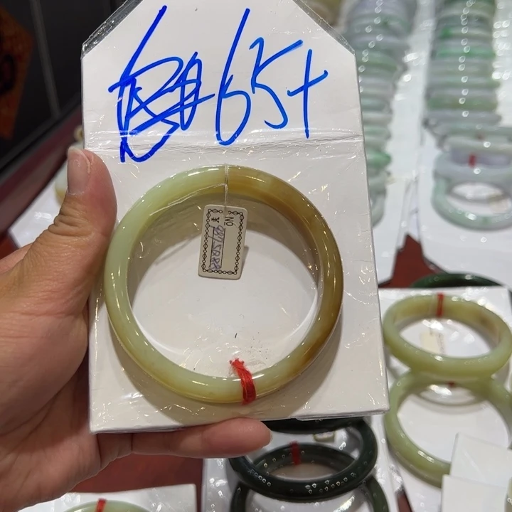 和田玉手镯未镶嵌d****g