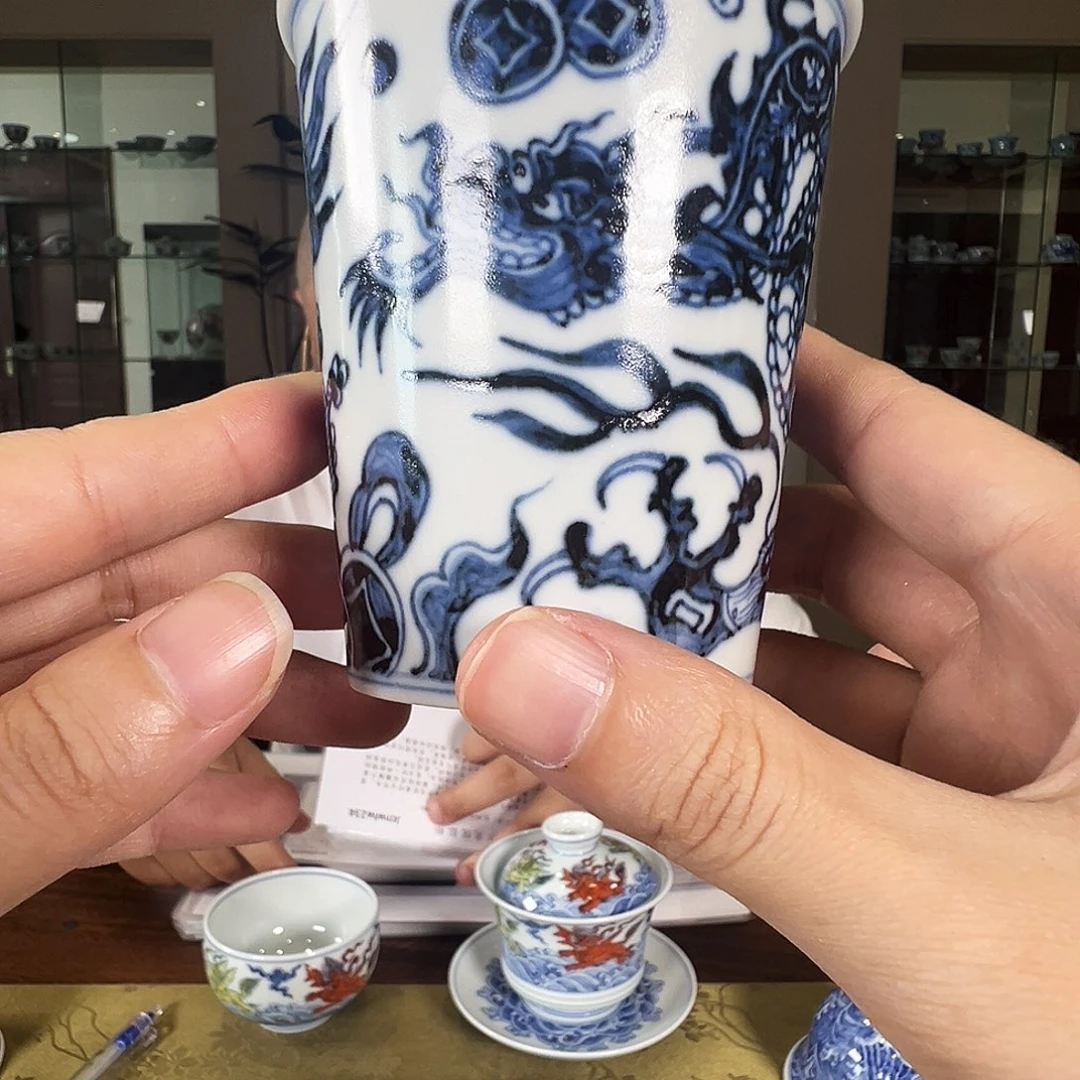 手绘龙纹可乐杯。