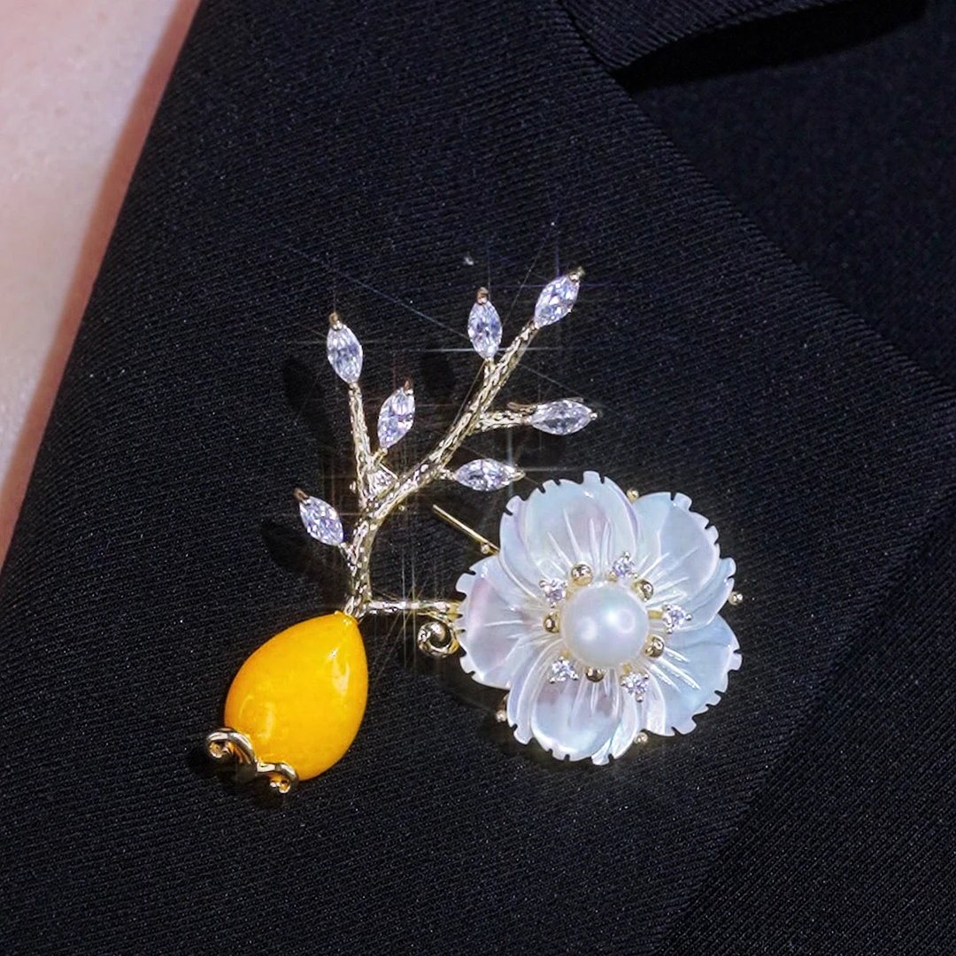 铜合金胸针 时尚珍珠贵气胸针白色奢华百搭饰品精致胸花轻奢高档