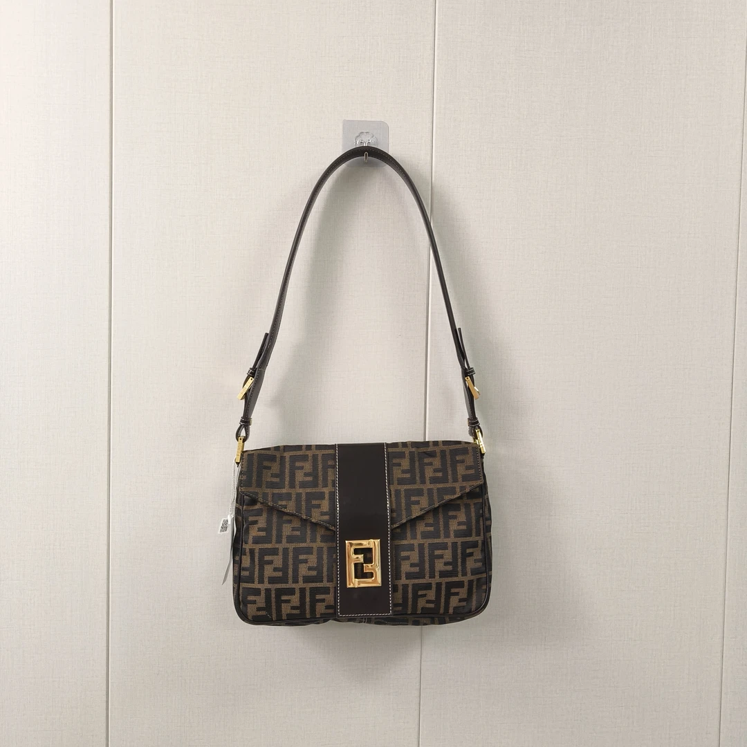 95新 FENDI/芬迪 暮野奢品/芬迪单肩/04041