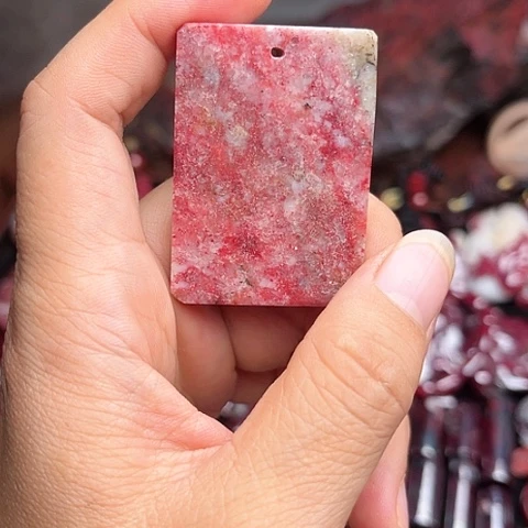 【闪购商品】天然辰砂石**美天然原矿朱砂吊坠