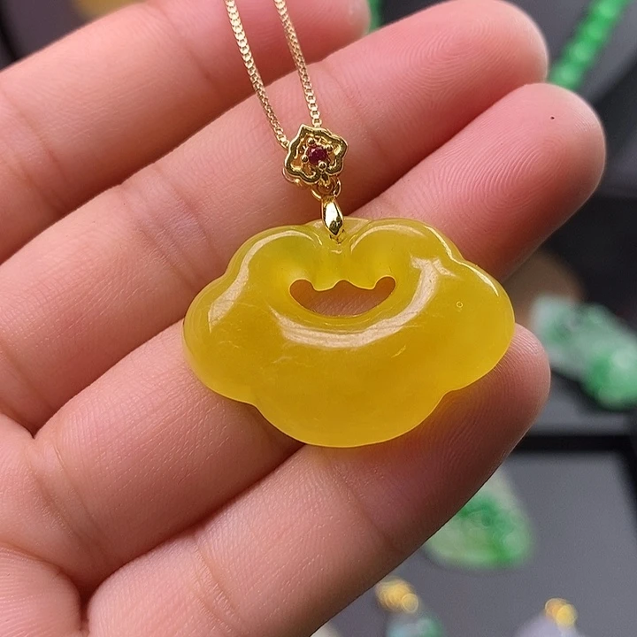 翡翠未镶嵌吊坠(赠链)