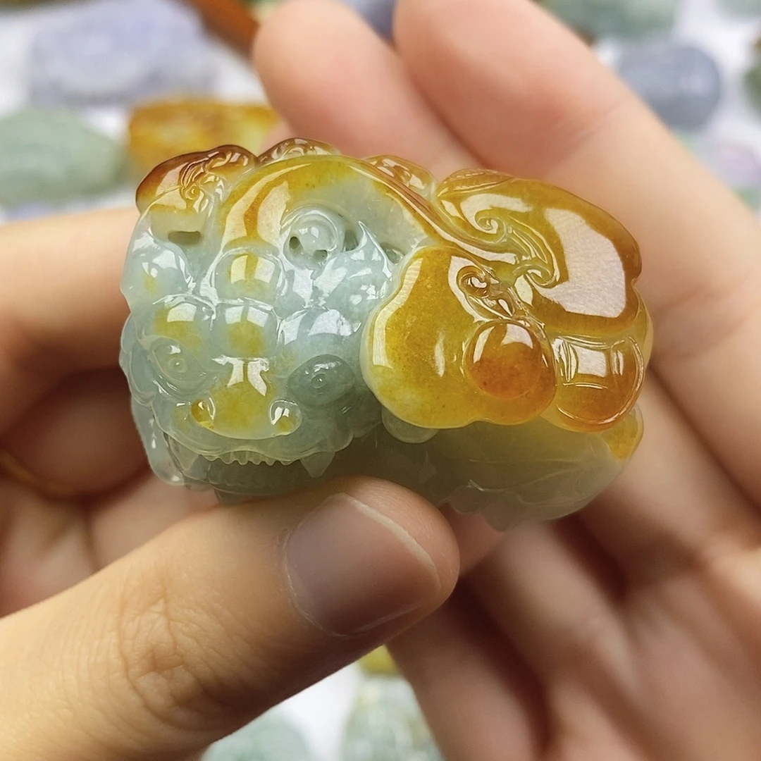 颈饰未镶嵌翡翠貔貅