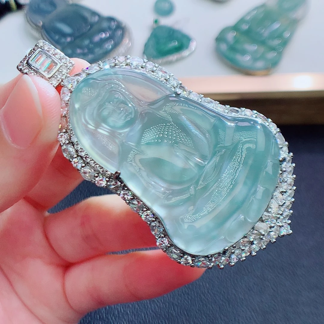 翡翠挂件未镶嵌翡翠