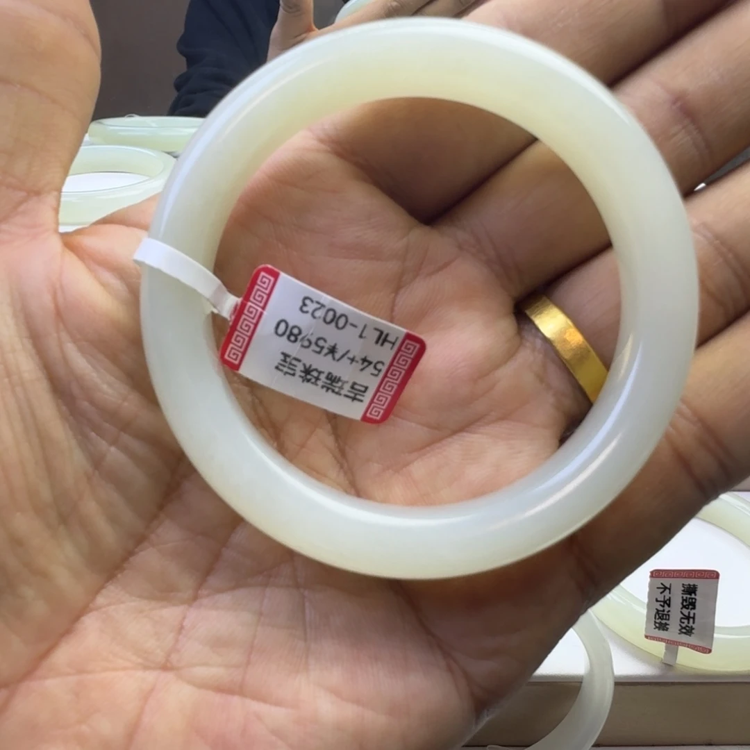 和田玉（糖玉）未镶嵌手镯