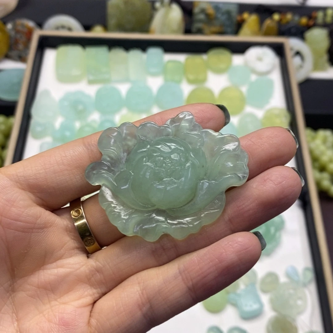 未镶嵌蛇纹石玉颈饰?*