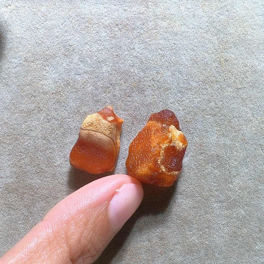 琥珀未镶嵌珠宝奇石我***白