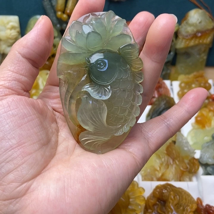 浮***佳蛇纹石玉未镶嵌颈饰