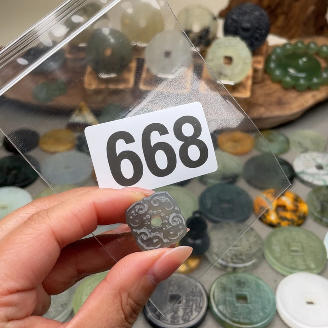 思****蛇纹石玉未镶嵌颈饰