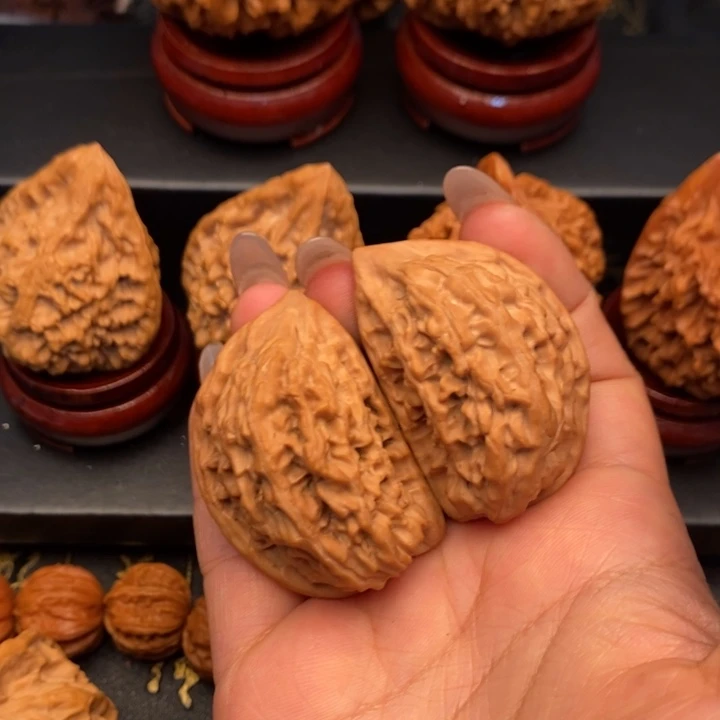 文玩核桃把件T***?秦岭文玩核桃半壁